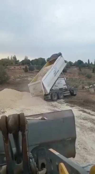 Here we got us an idiot in a Dump Truck !