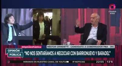 Grindetti quiso reproducir una opereta y se terminó meando encima 