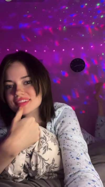 Newbabe into the pose 