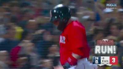 [Highlight] Devers hits a 3-run homer to center field to give the Red Sox the lead!
