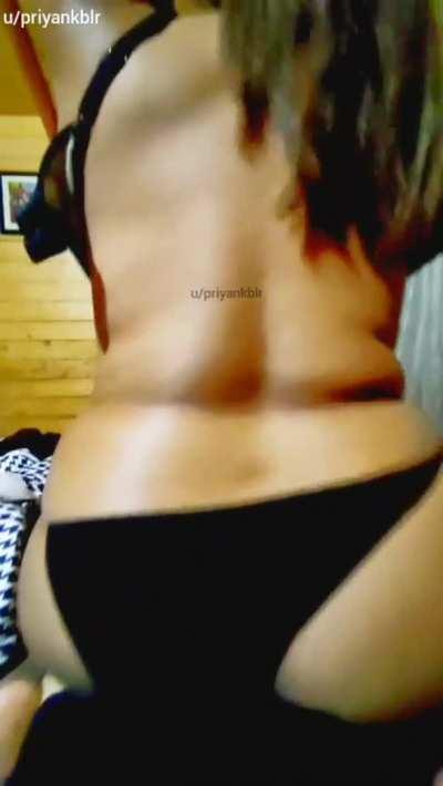 That's how I ride when I do a reverse cowgirl position with my bulls😈! Do I ride like a perfect horny indian slut Priya (F4M)?Nasty thoughts plz! My vids link in commmts|