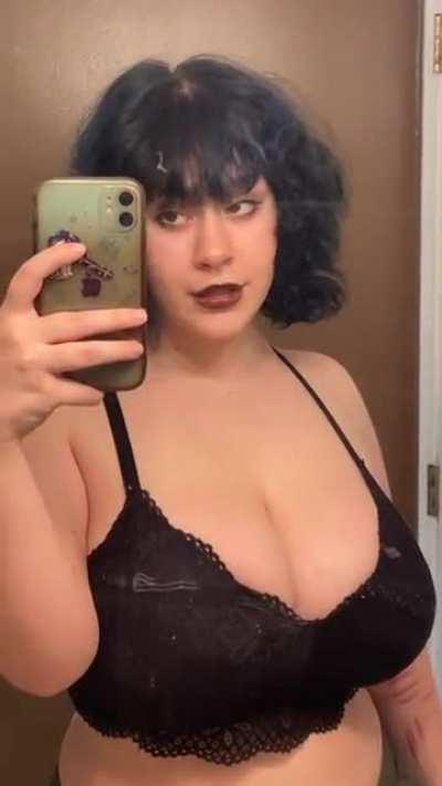 from her tiktok @zomboobs