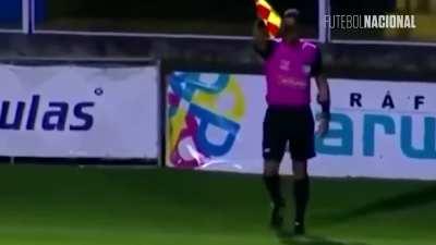 Narradores lendo nomes de duplo sentido nunca falha em me trazer alegria