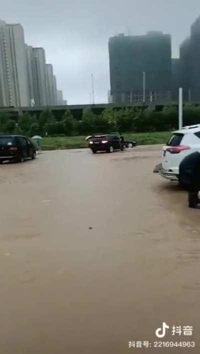 对于赶海的荷兰人来说，不断劳动就意味着不断丰收