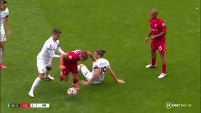 Tsimikas fighting like a monster to keep the ball from 3 Burnley players minutes after he injured his shoulder.