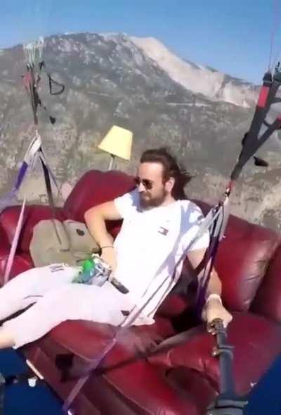 ModernAir 807...Traffic at your 1 o'clock...guy in a couch.