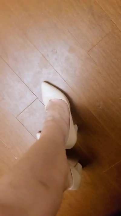 Watch me slowly take off my heels