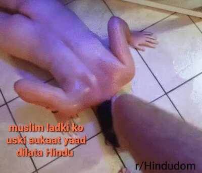 Sabhi Hindu ko regularly muslim servants ko unki aukaat yaad dilate rehna chahiye taaki vo hamesha aache se hamari sewa kar sake.