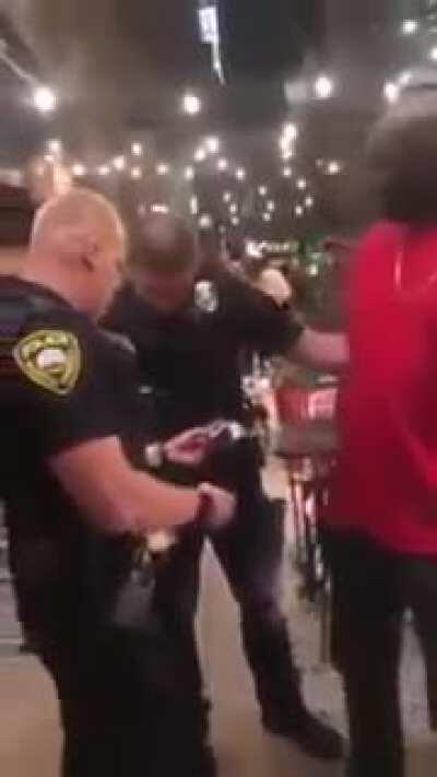 Cops cuff a black man only to realize he's an FBI agent