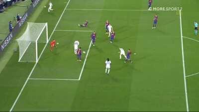 Barcelona - Dynamo Kiova 35' - Ter Stegen great save