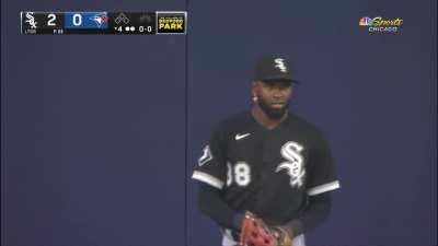 [Highlight] Luis Robert Jr. robs Matt Chapman of a home run with a leaping catch