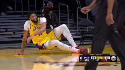 [Highlight] AD gets abandoned by his brothers