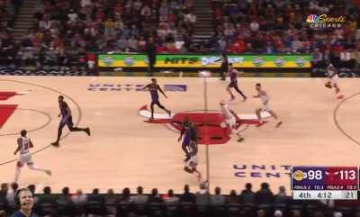 [Highlight] Reaves get cooked on back-to-back possessions by Derozan and Patrick Williams channeling the spirit of the Jordan middy