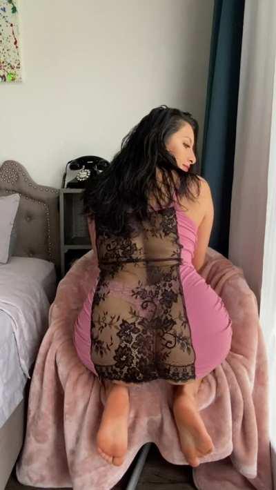 Do young guys like a flexible mexican mom?