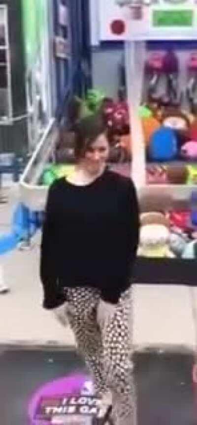 Damn, that booty in those pants...