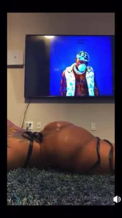 She the LeBron 🐐of twerk. Straight outta high school and still putting up numbers 💪🏾😂