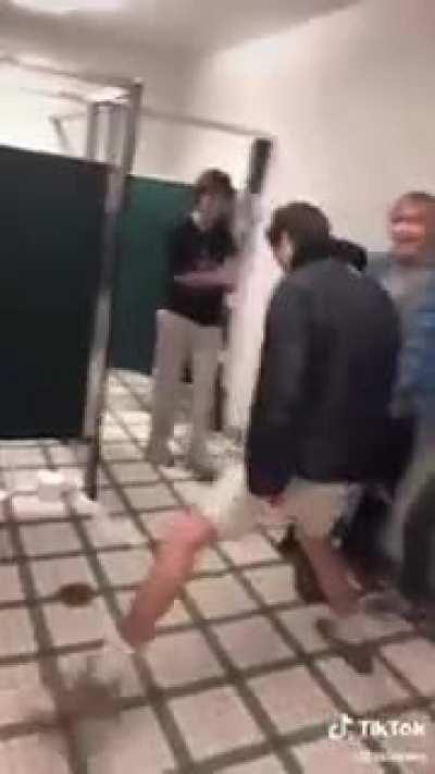 el vídeo original de guayando, algo malaso la verdad jasjask