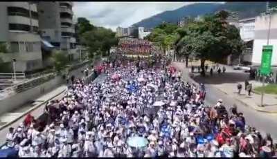 Hundreds of thousands of people in Caracas, Venezuela, stand in solidarity with Palestine.