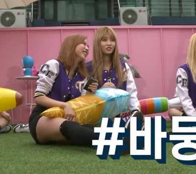 Mina & Momo - cheer up outfits