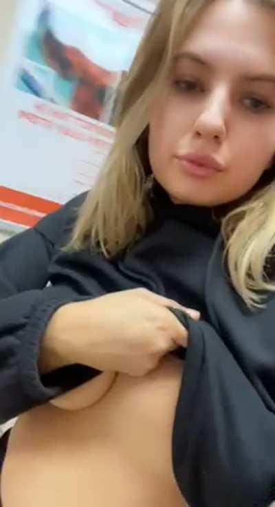 i wish i could walk naked out of the tanning salon but unfortunately not!