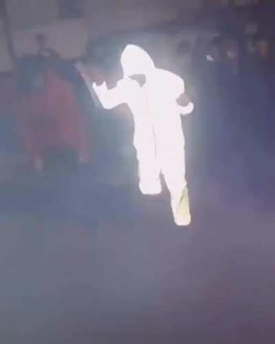 Repost sanırım ama adam bizim lamba dan çok ışık yayıyor amk