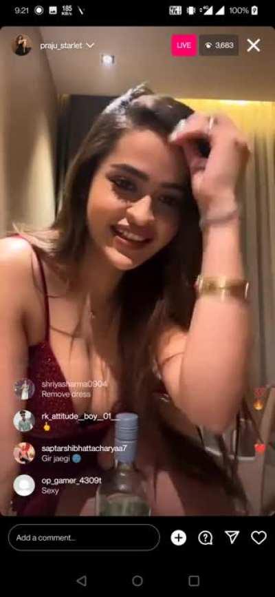 Prajakta Dusane Live Nipslip😍