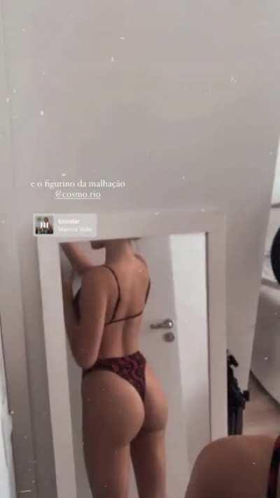 Clarissa Muller (voz de anjo, corpo de deusa)