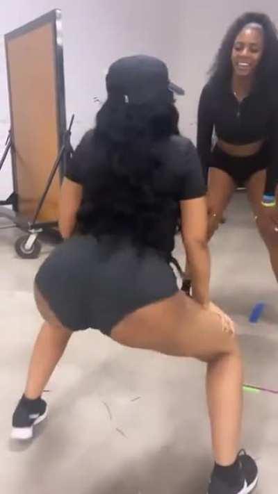 Not pulling out!! 🤤