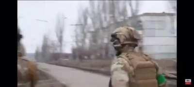 ua pov. Ukrainian soldiers make fortifications in the city and conceal tanks among the buildings in Bakhmut - Sky news