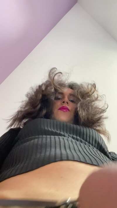 POV facesitting avec une sissy