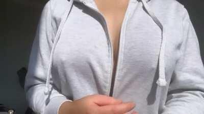 Unzipping my big perky titties [OC] 😏💕✨