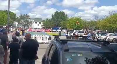 El HIGA Evita se cae a pedazos pero hay para un helipuerto en homenaje el Maradona... Muy cerca a la morgue por cierto... Dónde las personas retiraban el cuerpo de sus familiares en medio del jolgorio.