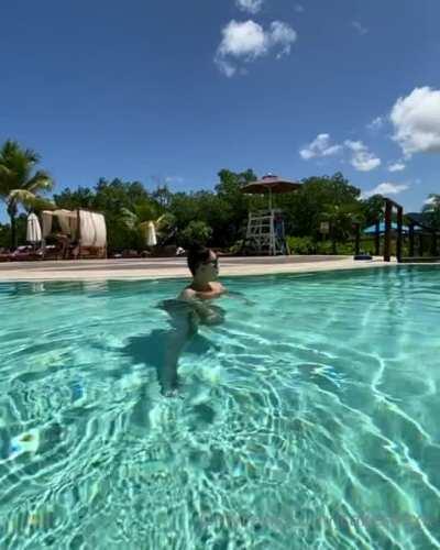 booty coming up out the pool (not much, but some of y'all might like it)