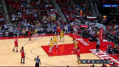 [Highlight] Jalen Green hits his 2nd three in 2 possessions with a nasty stepback 3