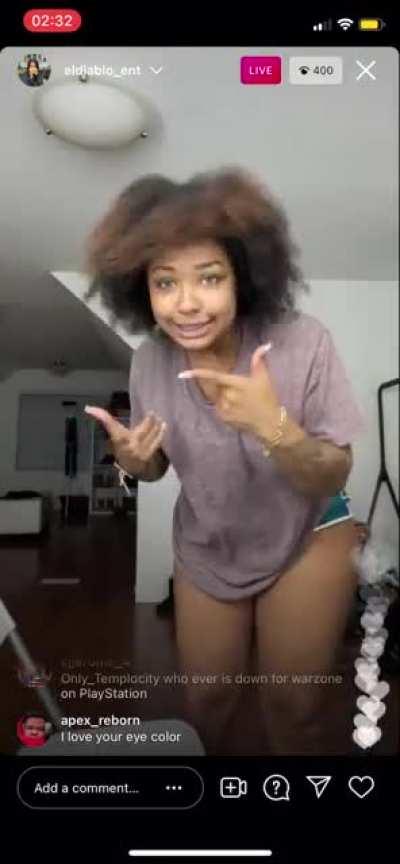 OMG just wait till she turn around 😳😨😱... as much as ya’ll don’t like the fact she has a man, you gotta ATLEAST thank that nigga for getting her back thick & juicy for us again 👏🏾😍🍑🔥 that’s that HAPPY weight 😅😍🙌🏾