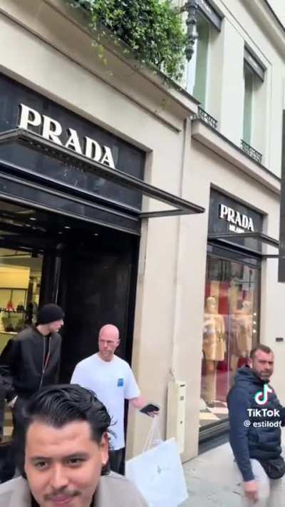 Diana Rosalía Esparragoza & Peso Pluma shopping in Paris 