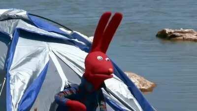 El Viejas discutiendo con una vieja wna