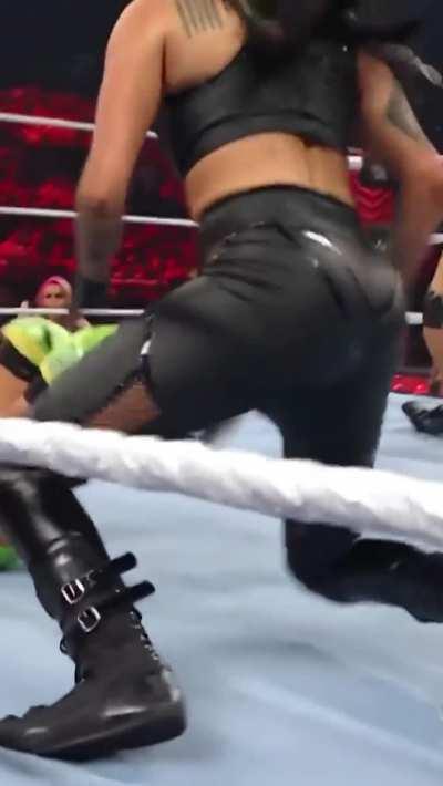 Sonya Deville (1 MIC)