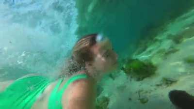 Julia Beautx in Bikini auf Bali… aus dem YouTube Vlog „Das letzte mal in meiner eingerichteten Wohnung“