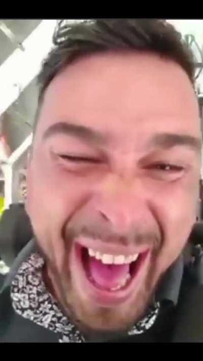 O cara corungando tmlc kkkkkk