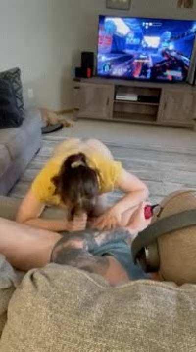 Love sucking him off so all his friends can hear