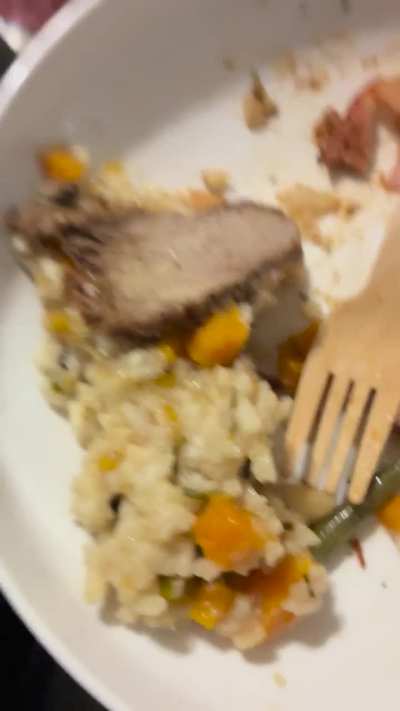 Average dinner with polydactyl Polly