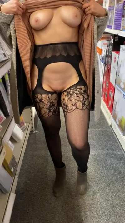 Making Christmas shopping more enjoyable (f)