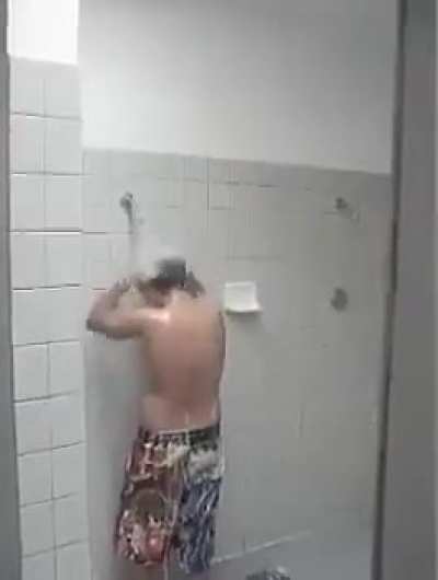The original shampoo prank, old but gold