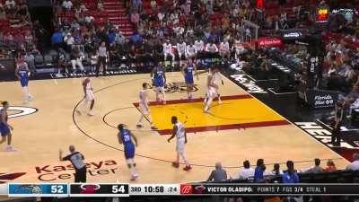 [Highlight] Markelle Fultz effortlessly swishes a three pointer with a similar form to how he shot in college!