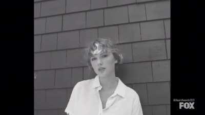 Taylor Wins Pop Album of the Year at iHeartRadio Music Awards 2021