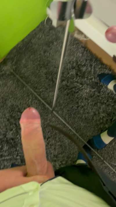 [M22] Are you coming to my office?