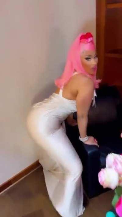 Nicki shares video twerking at the VMA after party