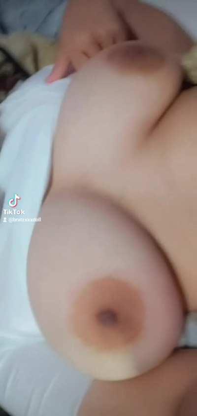 Titty drop for the horny night owls 👀🌙 (F19)