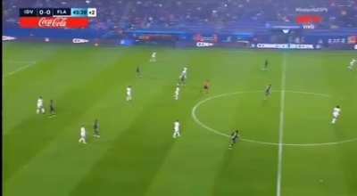 Internauta Fe Zanal tem mensagem lida durante jogo do Fla.